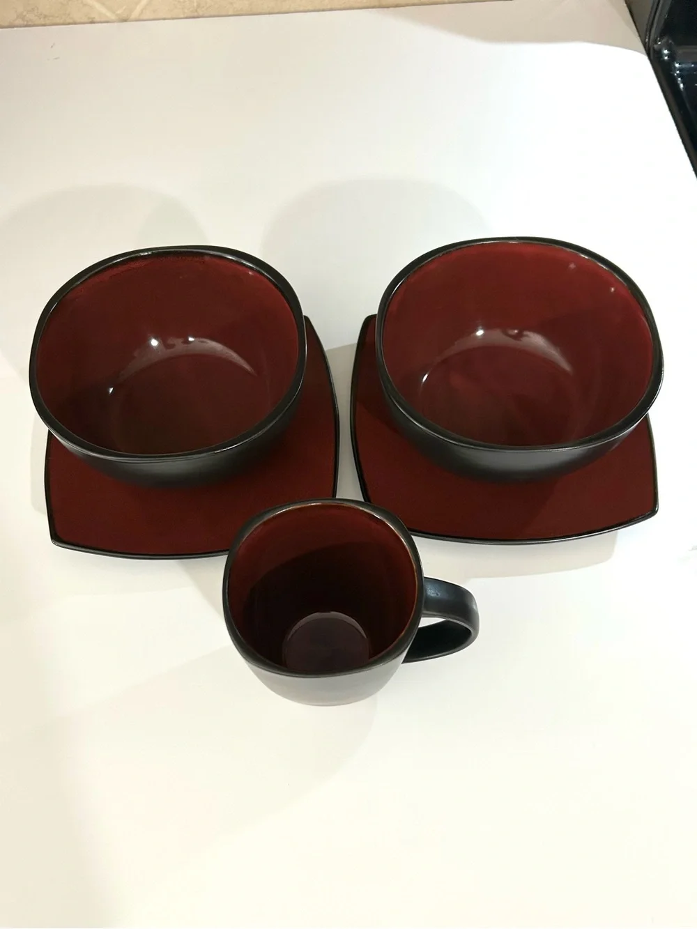 Gibson 5-piece Ceramic Dinnerware Set in Deep Red and Black